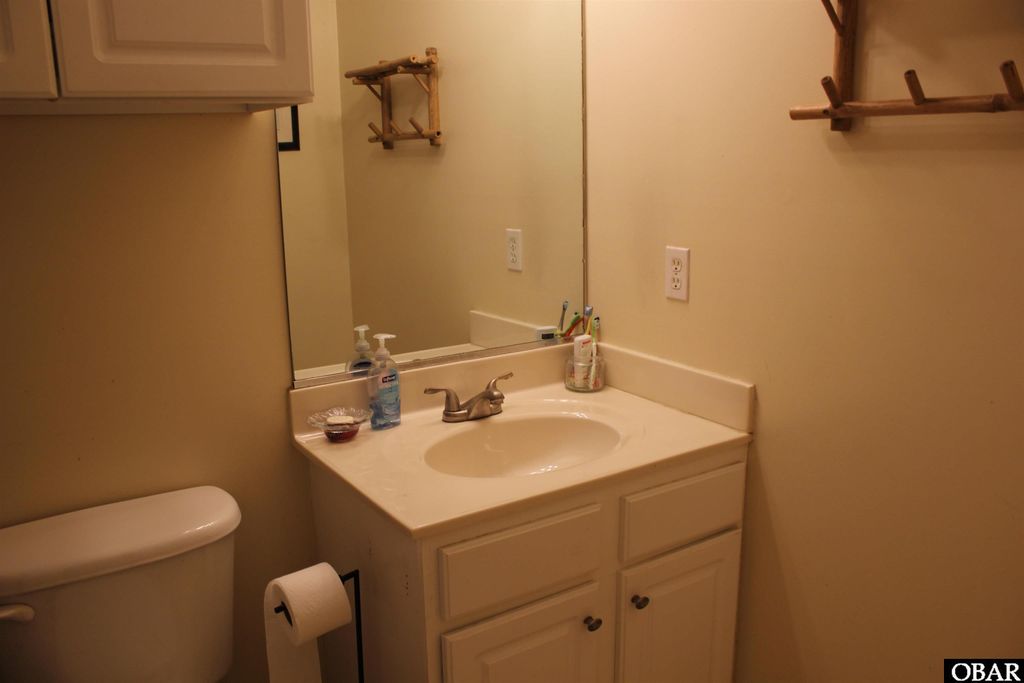 Image 8 of property listing at 276 Airport Road, Manteo, NC 27954