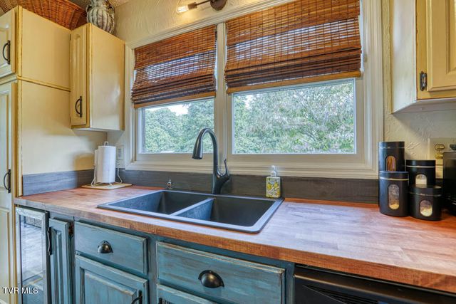 1708 Highway 143 Road, Roan Mountain, TN 37687