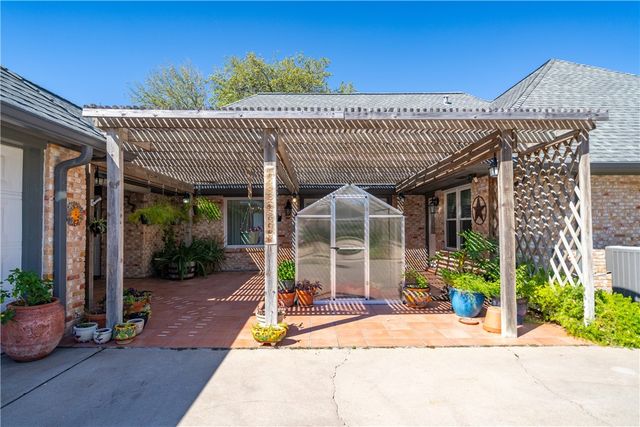 1211 Cypher St, Kingsville, TX 78363