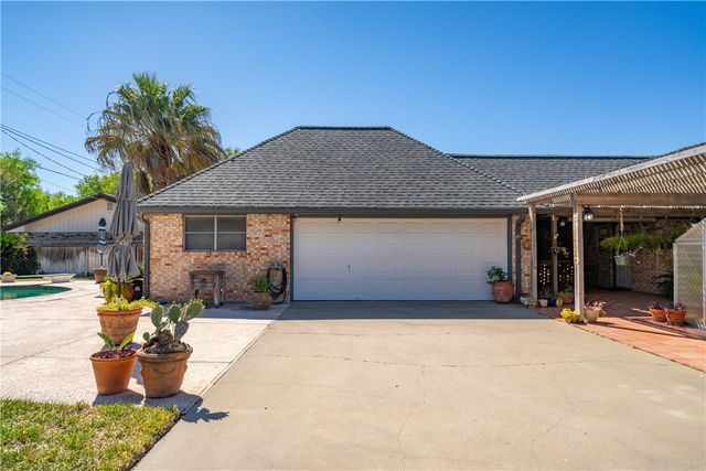 1211 Cypher St, Kingsville, TX 78363