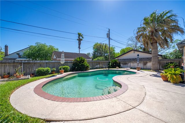 1211 Cypher St, Kingsville, TX 78363