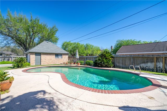 1211 Cypher St, Kingsville, TX 78363