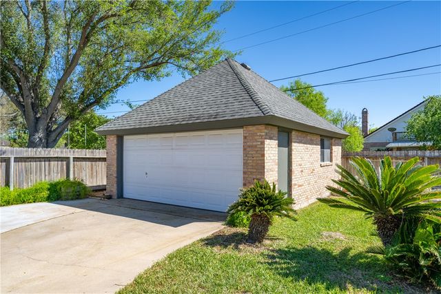 1211 Cypher St, Kingsville, TX 78363