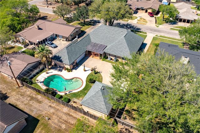 1211 Cypher St, Kingsville, TX 78363