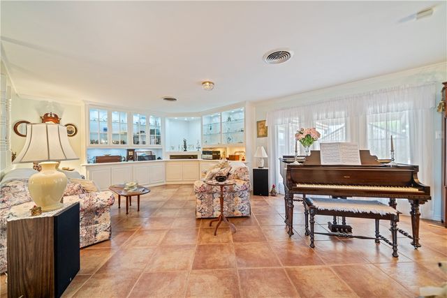 1211 Cypher St, Kingsville, TX 78363