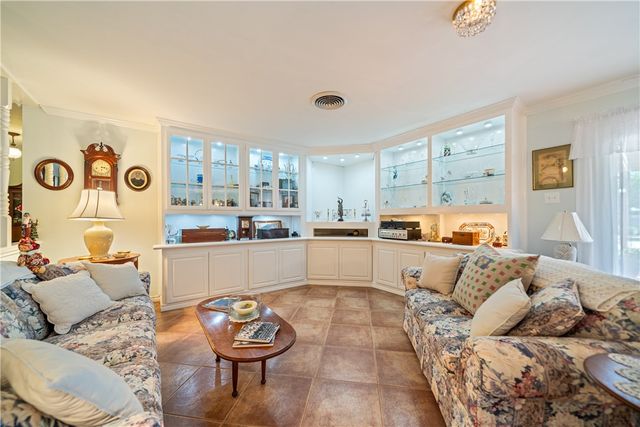 1211 Cypher St, Kingsville, TX 78363