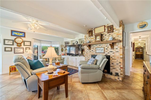 1211 Cypher St, Kingsville, TX 78363