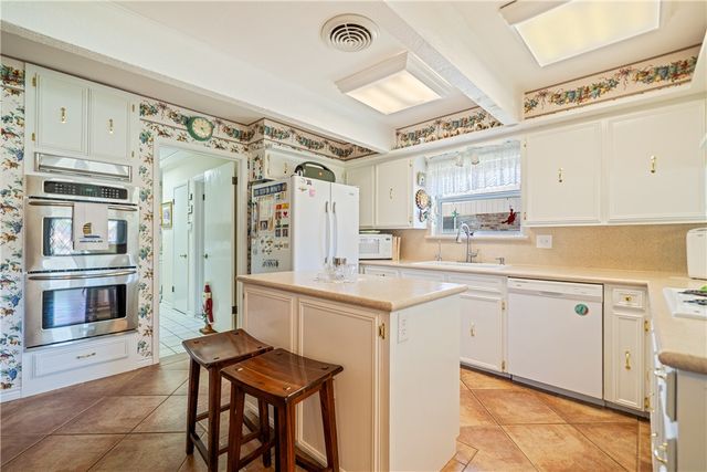 1211 Cypher St, Kingsville, TX 78363