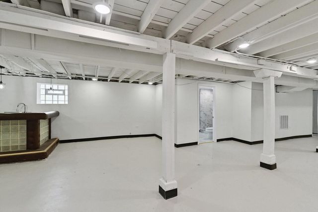 7801 S Eberhart Avenue, Chicago, IL 60619