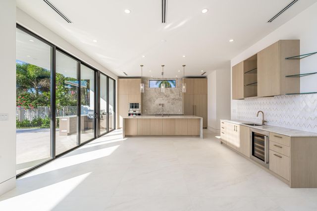 2612 NE 4th St, Pompano Beach, FL 33062