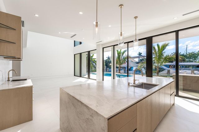 2612 NE 4th St, Pompano Beach, FL 33062