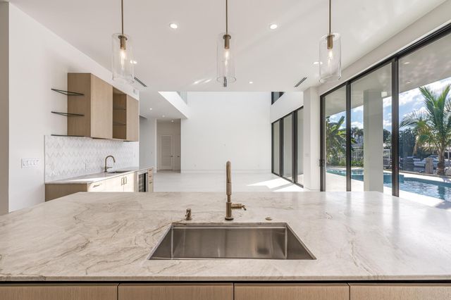 2612 NE 4th St, Pompano Beach, FL 33062