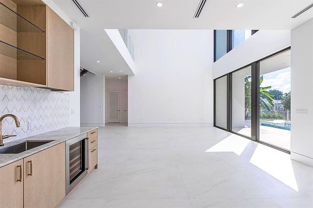 2612 NE 4th St, Pompano Beach, FL 33062