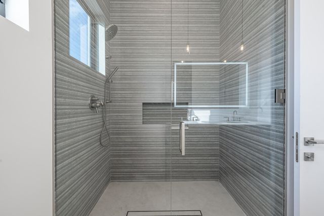 2612 NE 4th St, Pompano Beach, FL 33062