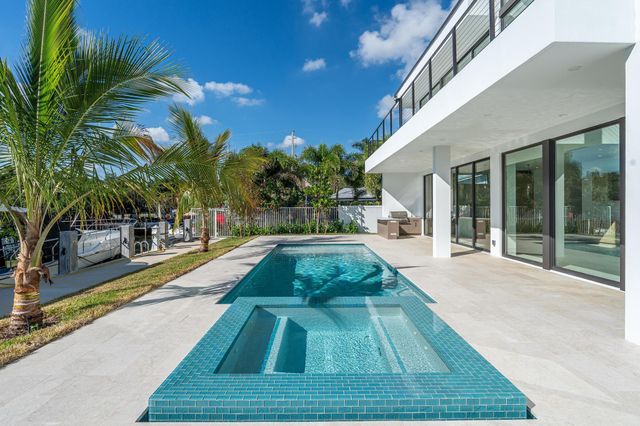 2612 NE 4th St, Pompano Beach, FL 33062