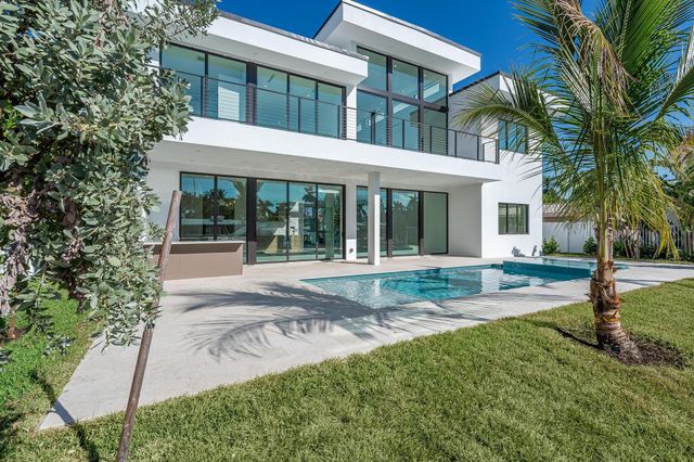 2612 NE 4th St, Pompano Beach, FL 33062