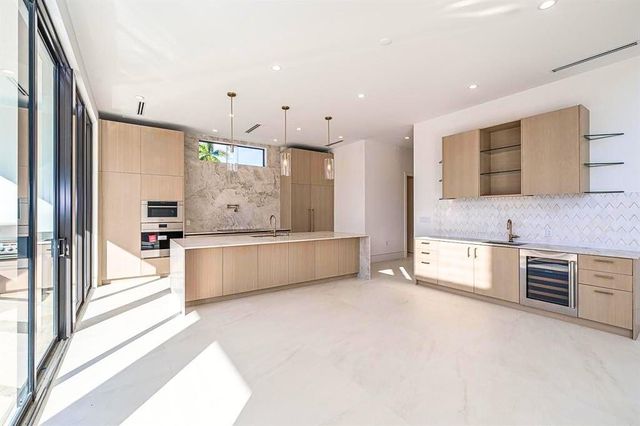 2612 NE 4th St, Pompano Beach, FL 33062