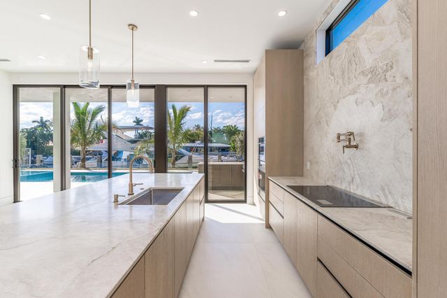 2612 NE 4th St, Pompano Beach, FL 33062