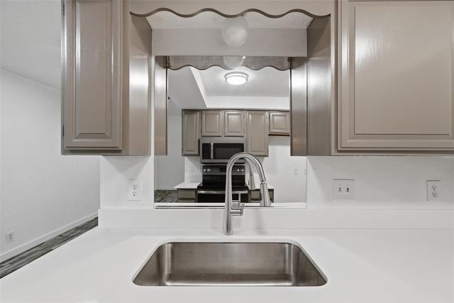 11140 Stratford Drive 605, Oklahoma City, OK 73120