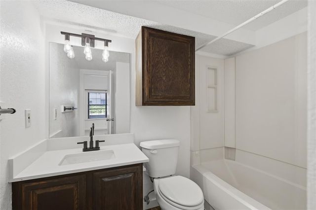 11140 Stratford Drive 605, Oklahoma City, OK 73120