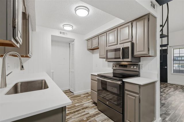 11140 Stratford Drive 605, Oklahoma City, OK 73120