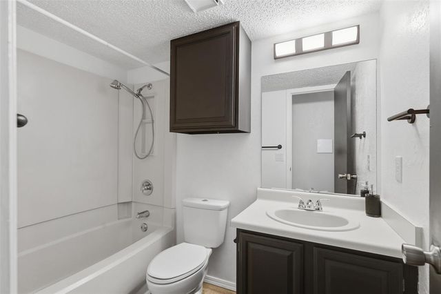 11140 Stratford Drive 605, Oklahoma City, OK 73120