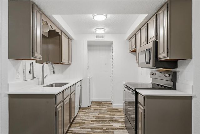 11140 Stratford Drive 605, Oklahoma City, OK 73120