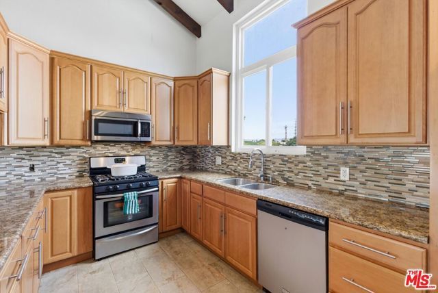 12438 Short Avenue 2, Los Angeles, CA 90066