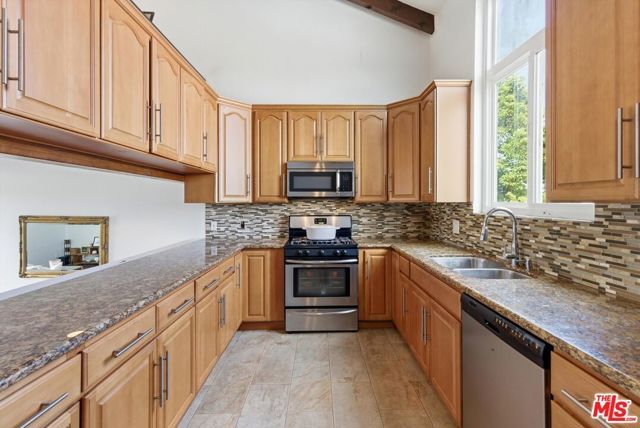 12438 Short Avenue 2, Los Angeles, CA 90066