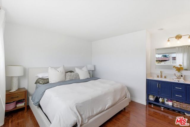 12438 Short Avenue 2, Los Angeles, CA 90066