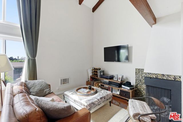 12438 Short Avenue 2, Los Angeles, CA 90066