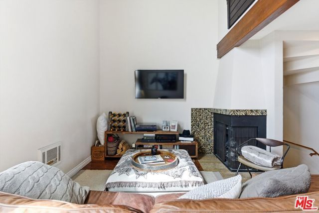 12438 Short Avenue 2, Los Angeles, CA 90066