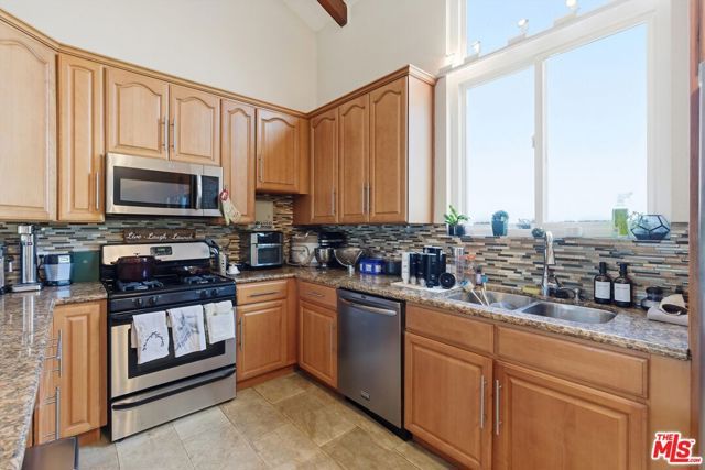 12438 Short Avenue 2, Los Angeles, CA 90066