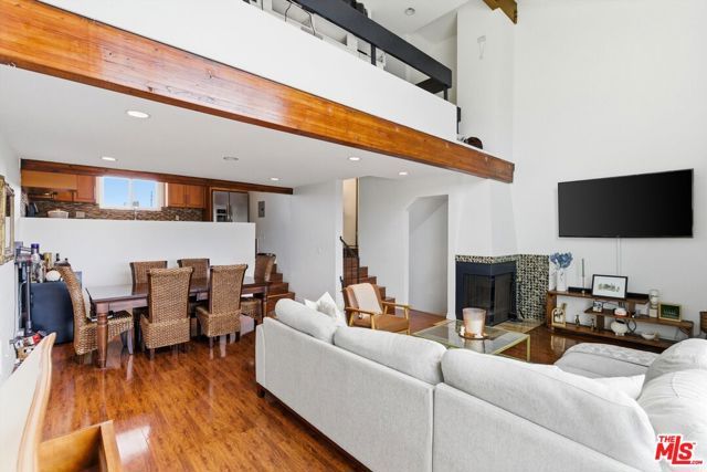 12438 Short Avenue 2, Los Angeles, CA 90066