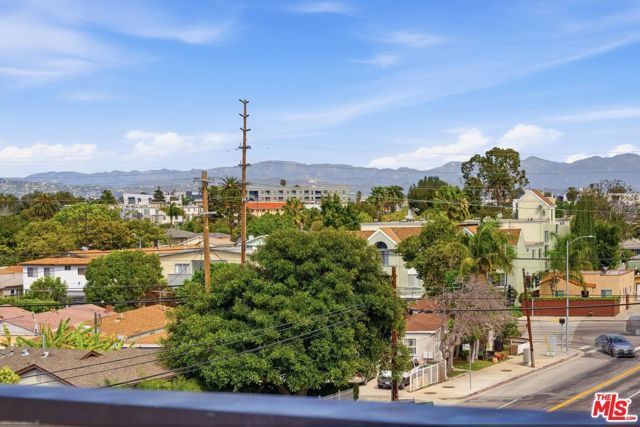 12438 Short Avenue 2, Los Angeles, CA 90066