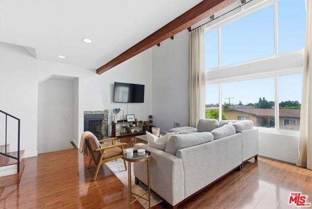 12438 Short Avenue 2, Los Angeles, CA 90066