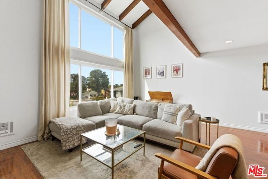 12438 Short Avenue 2, Los Angeles, CA 90066