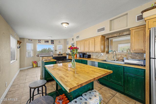 47205 N New River Road, New River, AZ 85087