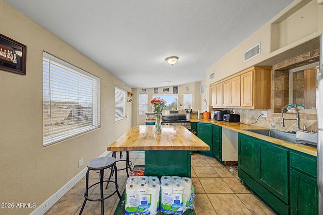 47205 N New River Road, New River, AZ 85087
