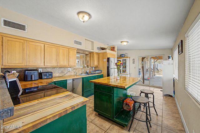 47205 N New River Road, New River, AZ 85087