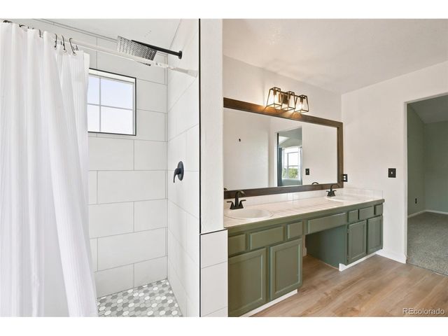 19927 E Belleview Pl, Aurora, CO 80015
