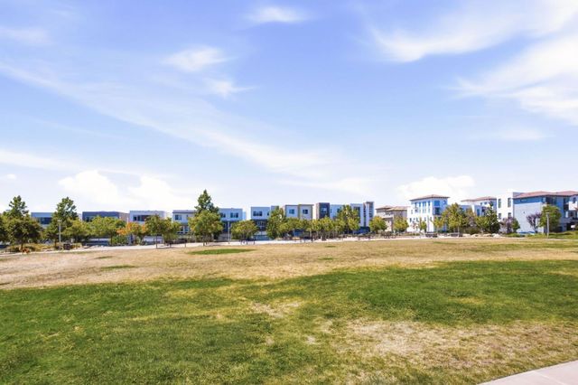 132 Llano De Los Robles Avenue, San Jose, CA 95136