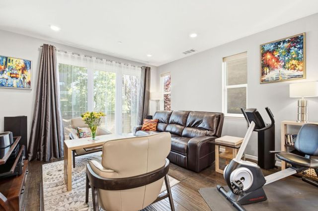132 Llano De Los Robles Avenue, San Jose, CA 95136