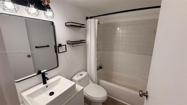 5845 Washington Street 65, Hollywood, FL 33023