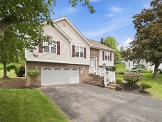 8 Pristine Pl, Cecil, PA 15317