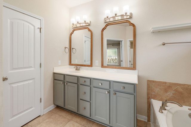 221 Mystic HOLW, Buda, TX 78610