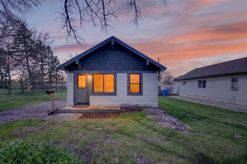 22439 Curie Avenue, Warren, MI 48091