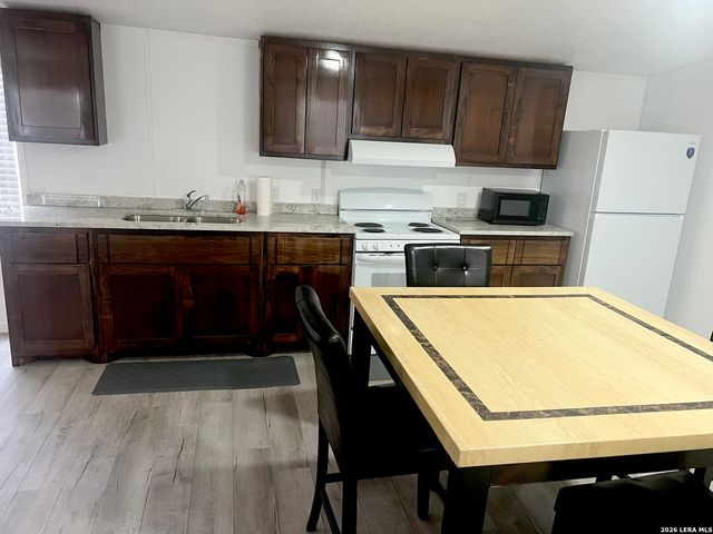 2901 Southern Breeze, Hondo, TX 78861