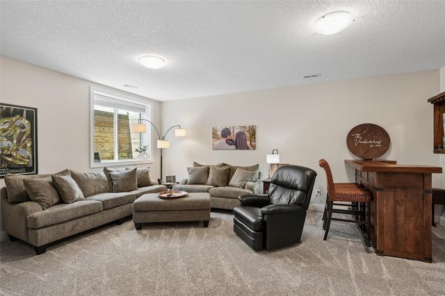 9135 Jamison Drive, West Des Moines, IA 50266