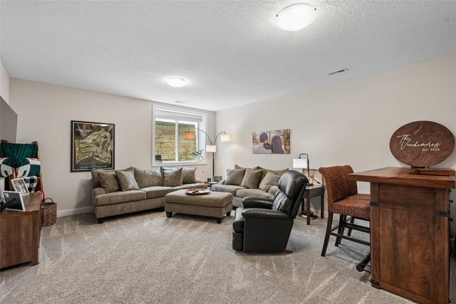 9135 Jamison Drive, West Des Moines, IA 50266